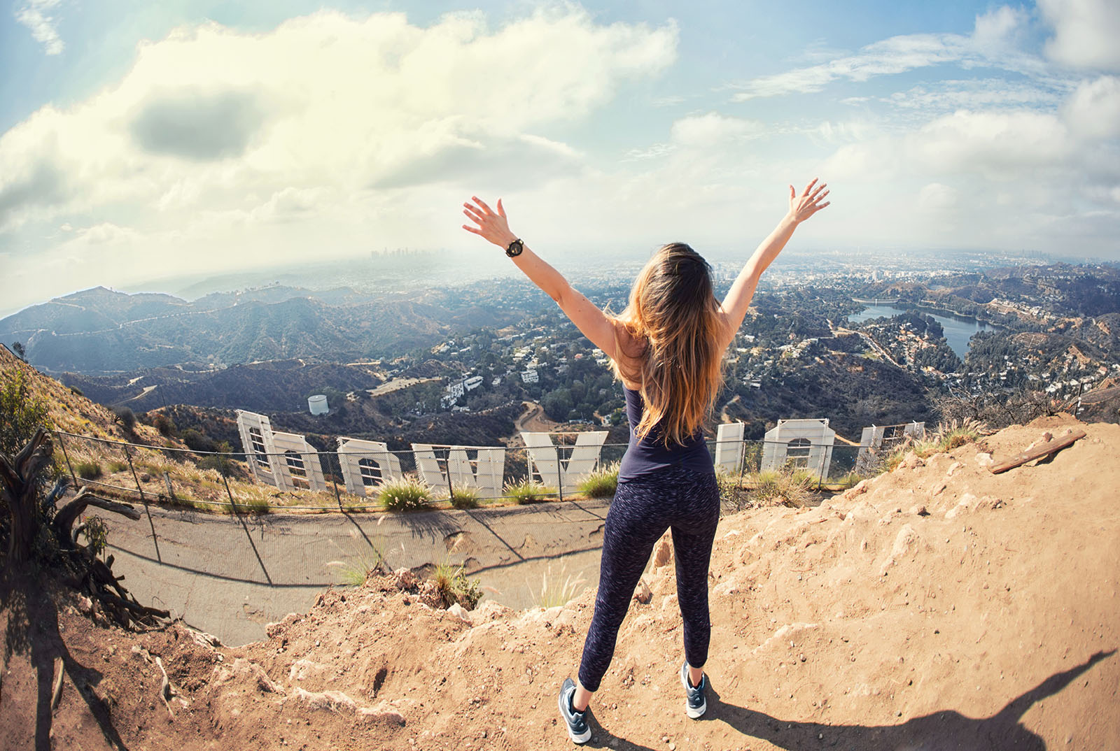 How To Hike To The Hollywood Sign - TravelCoterie